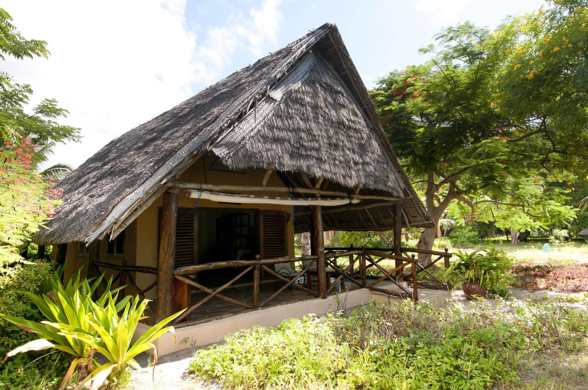 Kinasi Lodge Utende エクステリア 写真