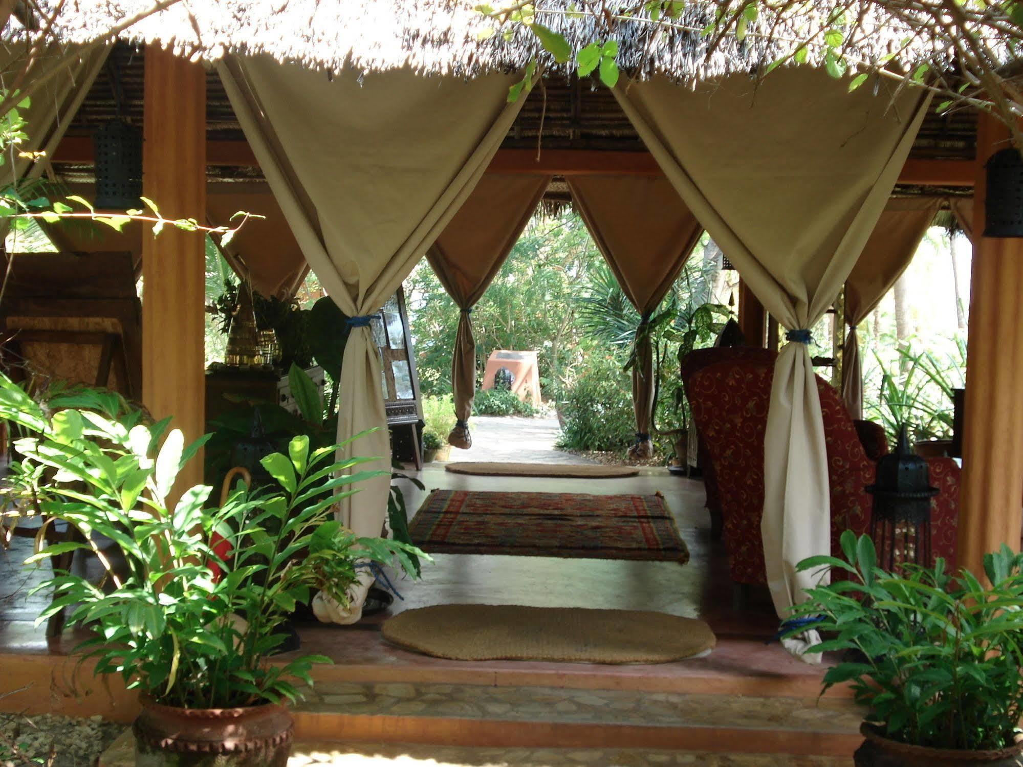 Kinasi Lodge Utende エクステリア 写真