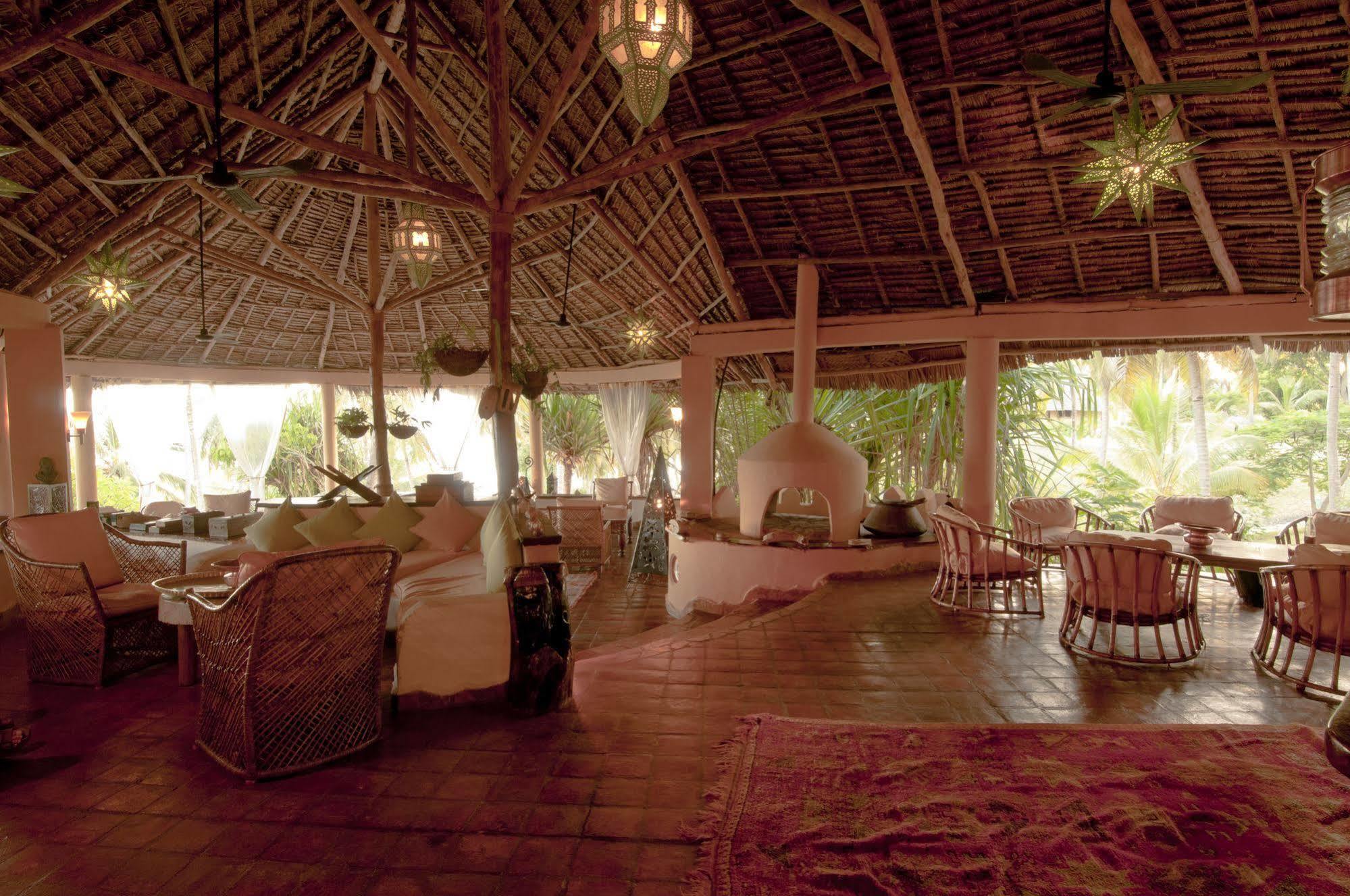 Kinasi Lodge Utende エクステリア 写真