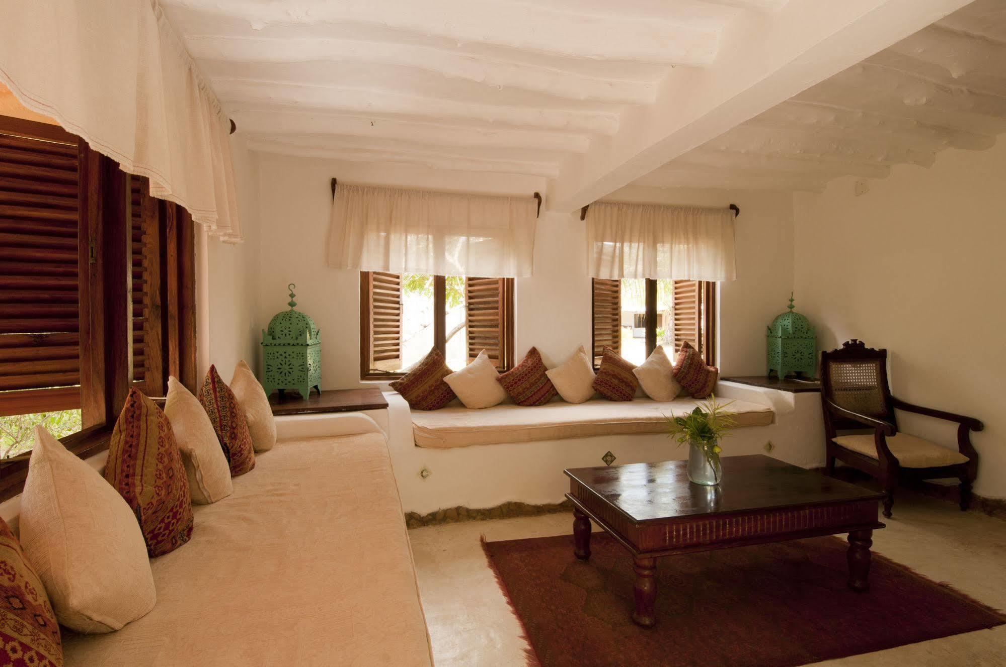 Kinasi Lodge Utende エクステリア 写真