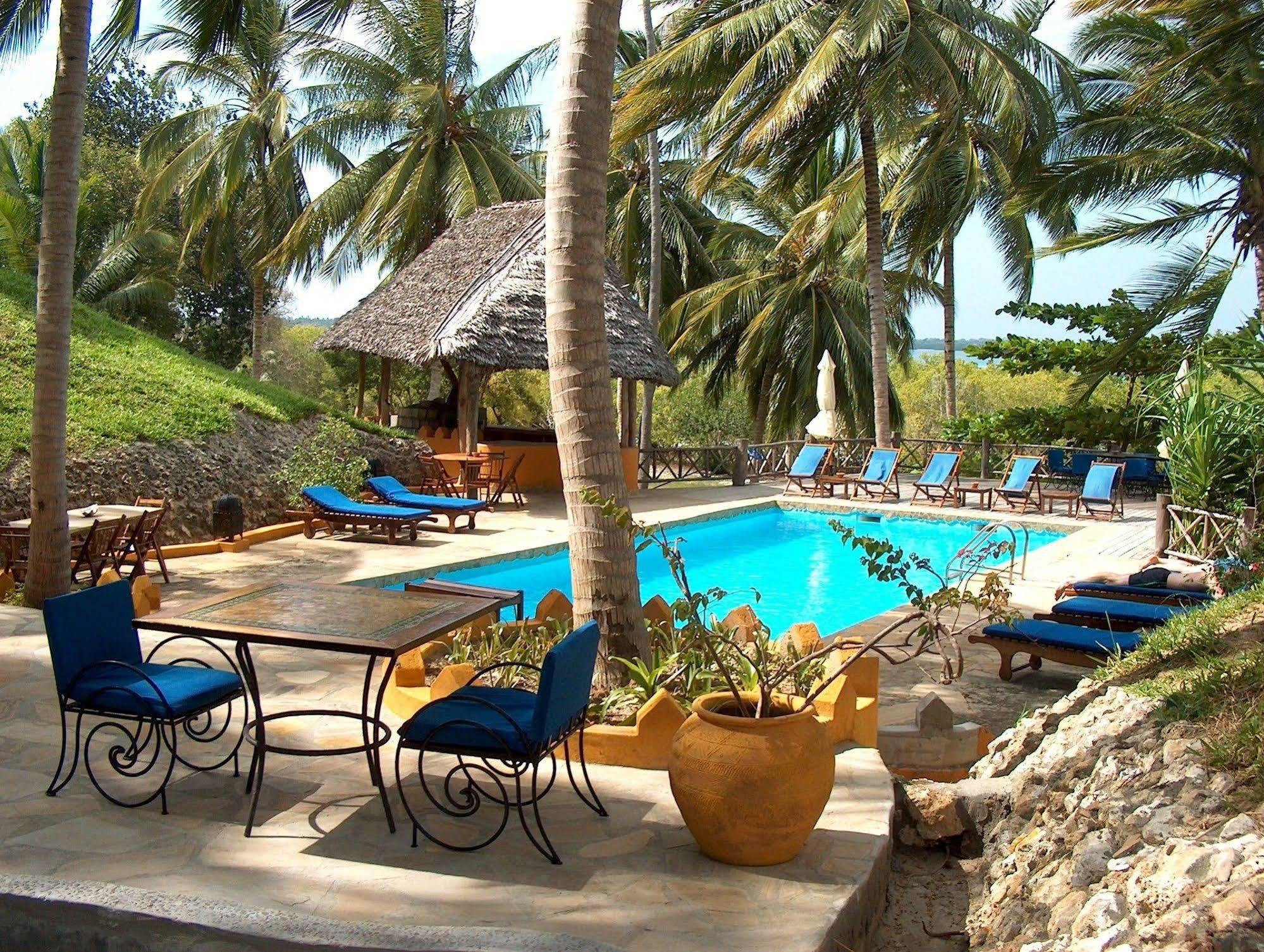 Kinasi Lodge Utende エクステリア 写真