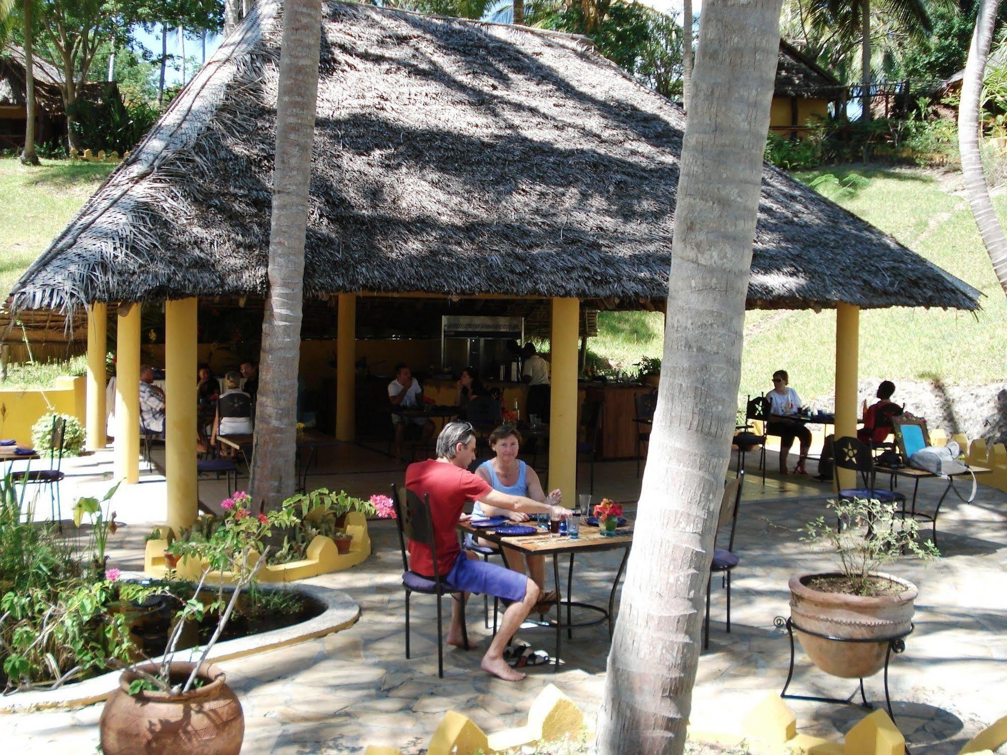 Kinasi Lodge Utende エクステリア 写真