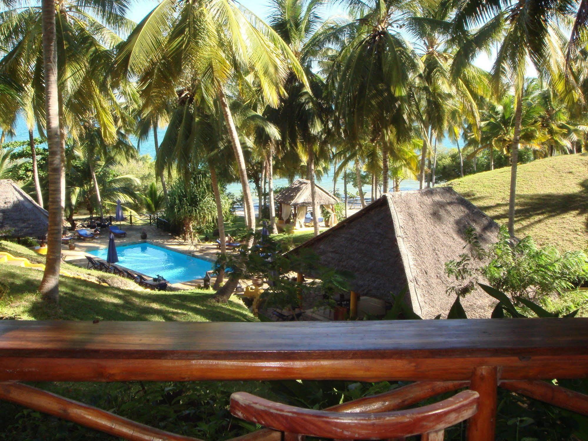 Kinasi Lodge Utende エクステリア 写真