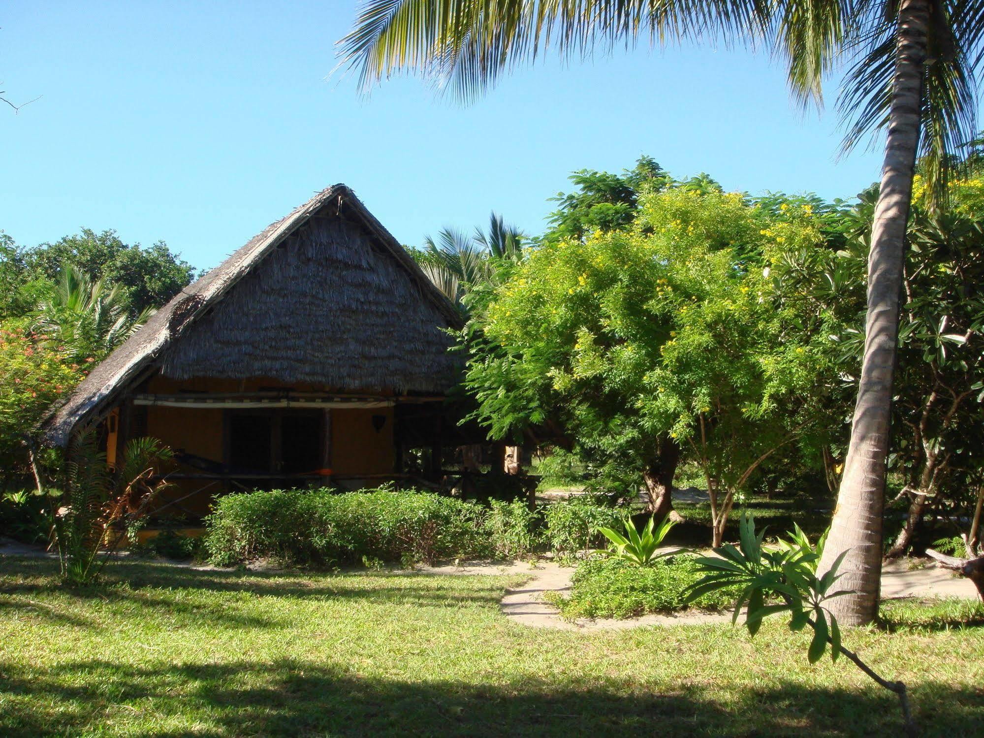 Kinasi Lodge Utende エクステリア 写真